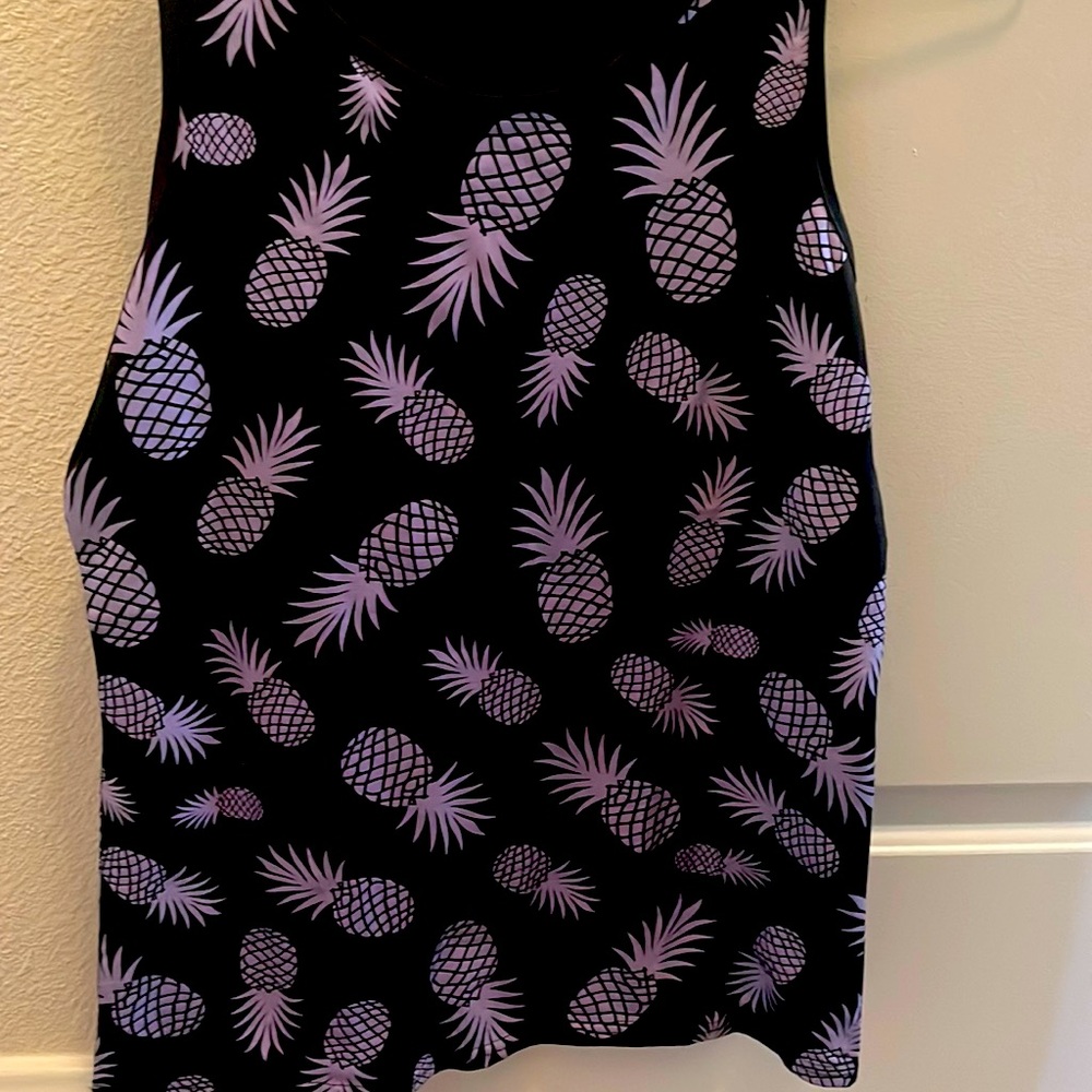 Unisex pineapple tank top🍍size Medium !